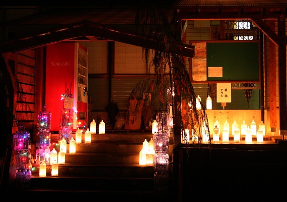 東谷地区のペットボトル燈篭