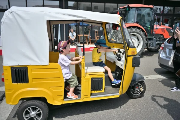 トゥクトゥク（越路レンタカー）